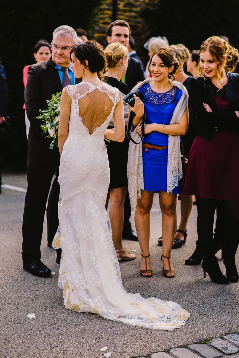 Le dos de la robe de mariée