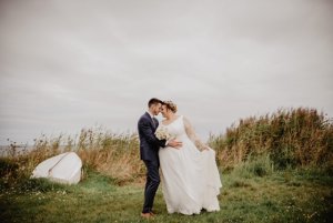 Les mariés dans les dunes