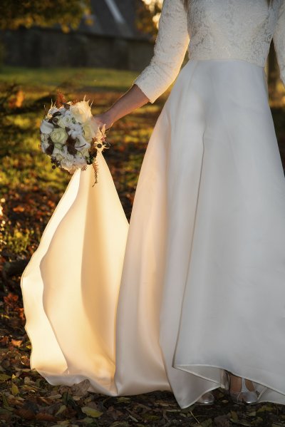 Robe de mariée sur mesure en triple organza de soie et dentelle de Calais