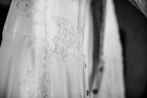 Détail de dentelle de la robe de mariée