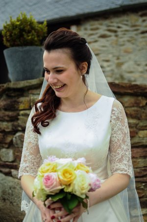 Manche en dentelle de calais, robde de mariée vue de 3 quarts