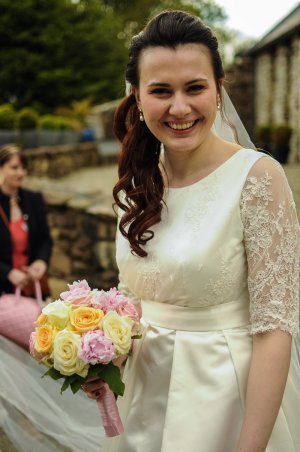 Manche de la robe de mariée en dentelle de Calais